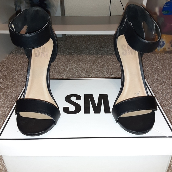 Classic black heels - Picture 3 of 6